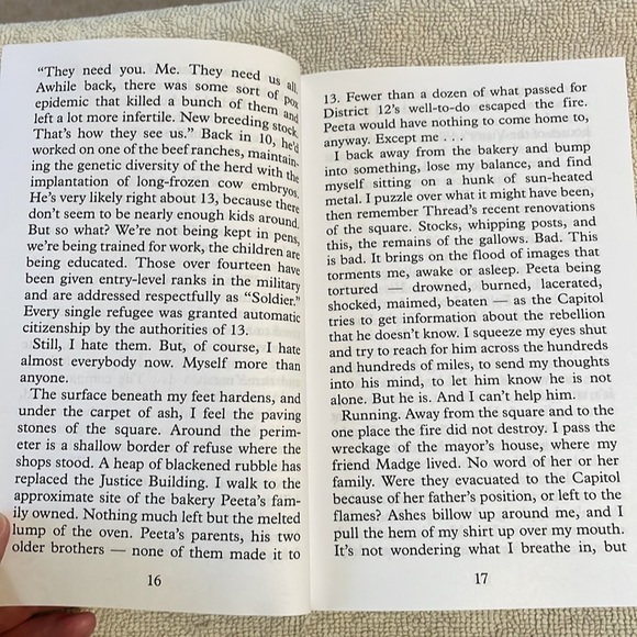 🌈2/$8  Mockingjay #3 in The Hunger Games Series/LARGE PRINT EDITION - Picture 12 of 12